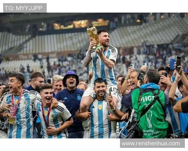 C罗与梅西的国旗对决谁才是足球之王的象征 C罗与梅西的国旗对决谁才是足球之王的象征