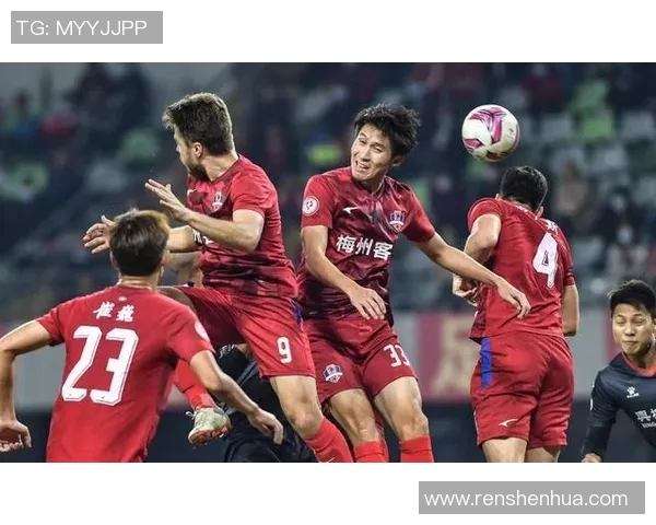 深圳足球队的反击革新之路：重塑战术与团队精神的全新篇章