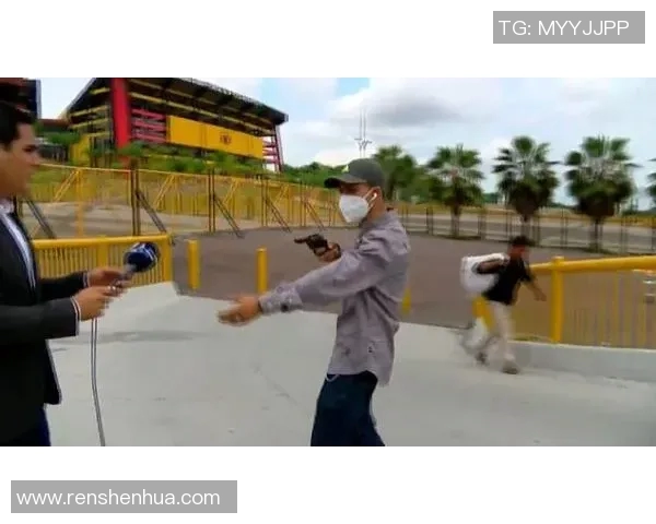 足球明星父亲在街头遭遇抢劫事件引发社会广泛关注与讨论 足球明星父亲在街头遭遇抢劫事件引发社会广泛关注与讨论